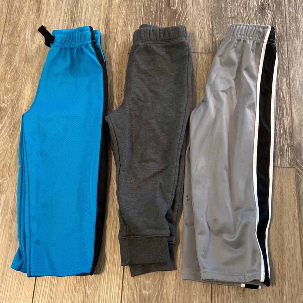 Lot of 3 joggers/pants